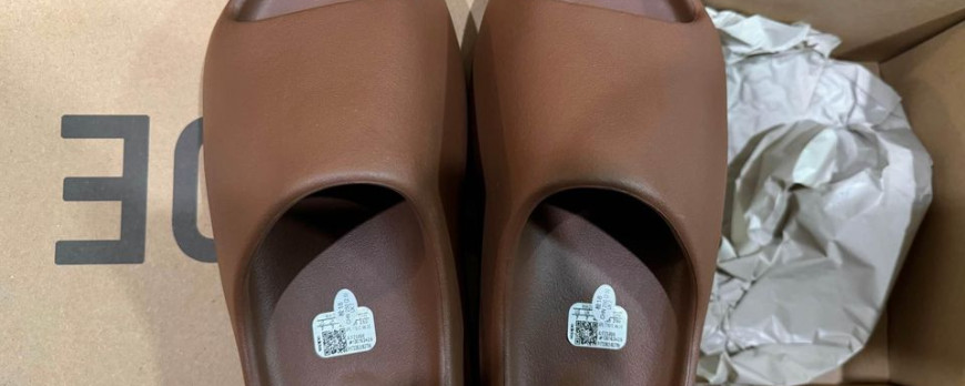 The Phenomenon of YEEZY Slides: Comfort Meets Streetwear Culture